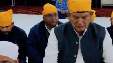 Photo of उत्तराखंड: हरक सिंह के बयान पर गुरुद्वारा पहुंच हरीश रावत ने मांगी माफी