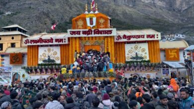 Photo of बदरीनाथ मंदिर के कपाट खुले, सीएम धामी ने की पूजा