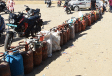 Photo of धोखाधड़ी से उड़े होश: 3000 रुपये देकर ब्लैक में लिया सिलिंडर, एक ही दिन में हो गया खत्म