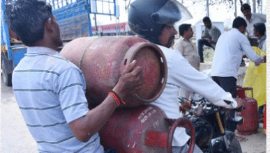 Photo of कार्ड दिखाओ, सिलिंडर पाओ: यूपी के इस जिले में शादी समारोह के लिए नई व्यवस्था लागू