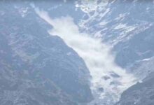 Photo of बदरीनाथ धाम के पास कंचन गंगा के ऊपर टूटा हिमखंड